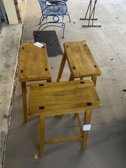 Bancos De Madera Fina 3 $10 Each Or 15 For All