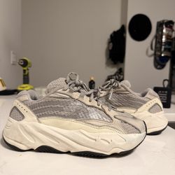 Yeezy V2 700