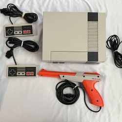 Nintendo NES Action Set W/ Controllers/ Zapper/ Games