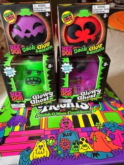 Nee Doh Halloween funky frights countdown calendar/Glow Squish Toys Set of 4