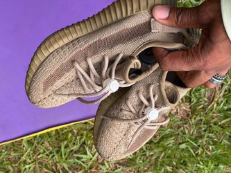 1y Adidas Yeezy Boost 350 V2 sneakers in the "Earth"