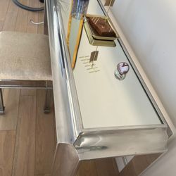 Antique Metal And Galvanized Mirror Make Up Table