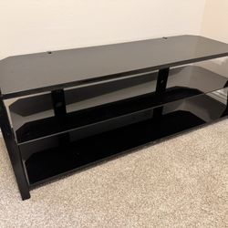 Heavy Duty TV Stand 63x22x22 (LxWxH)