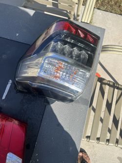 Tail light left side Toyota Sequoia