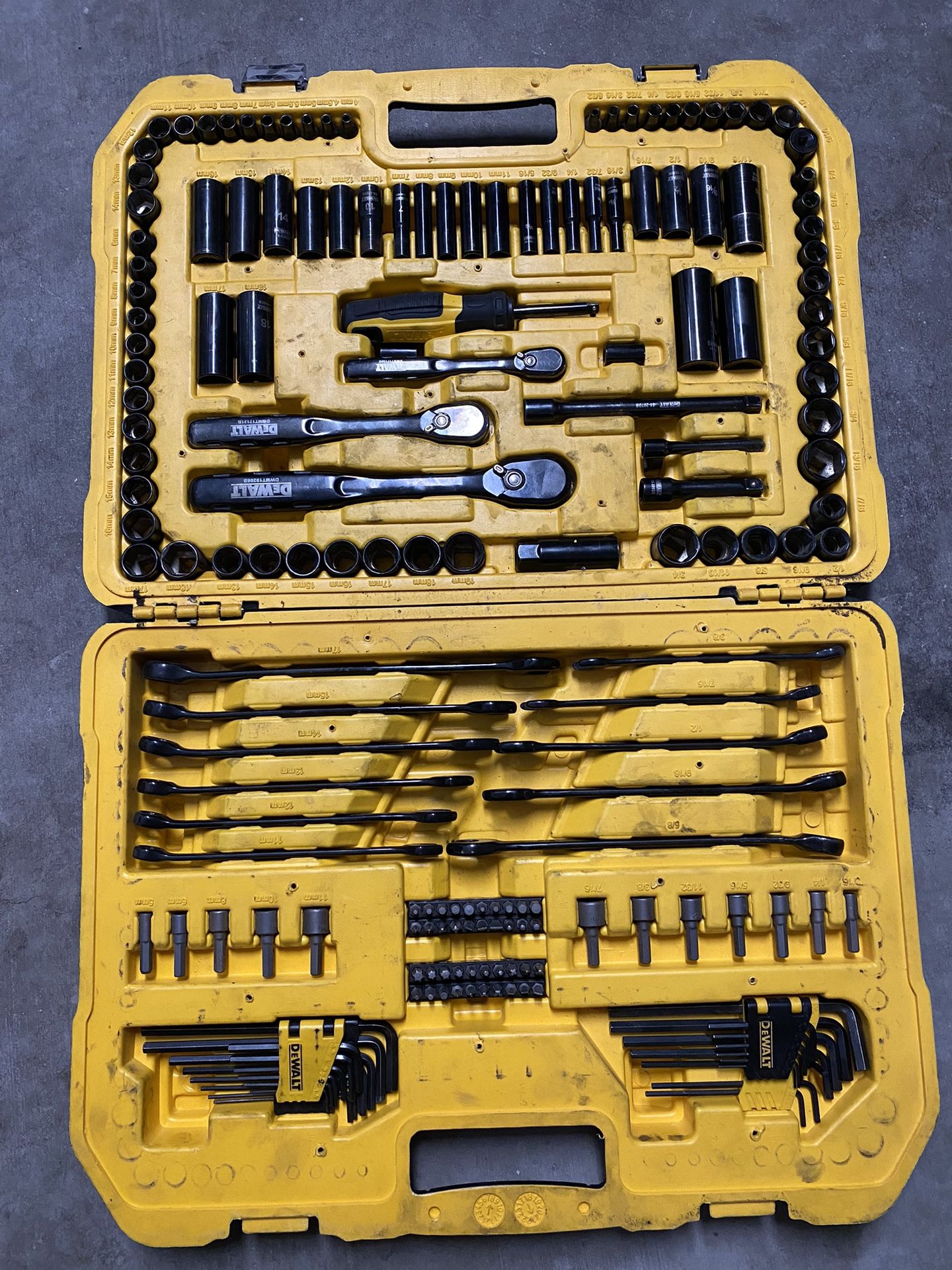 Dewalt 184 Piece Set