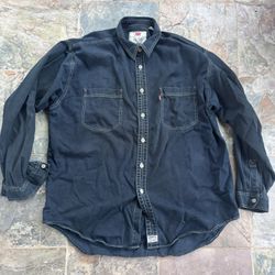 Black Levi’s Button Up 