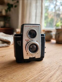 Vintage Kodak Brownie Reflex 20 TLR Film Camera - Display / Prop