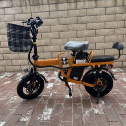 Folding electric bicycle