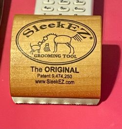 SleekEZ  Grooming / Shedding Tool