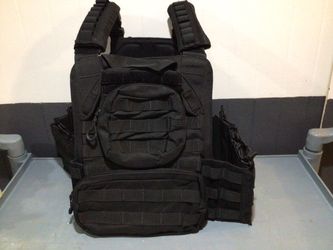 Black Tactical Plate Carrier Vest with MOLLE Pouches