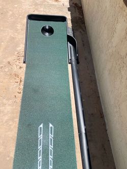 Skips putting mat