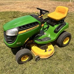 John Deere Riding Mower Like New  79 Hours 