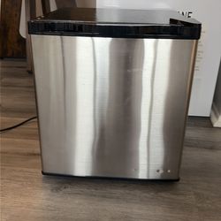 Little black freezer (Brand: Antarctic Star) 19.5h x 17.5w x 18d