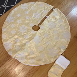 Tree Skirt & Matching Stocking