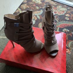 Guess Heels  Size 6