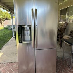 LG side-by-side. $300 please read description.