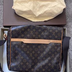Louis Vuitton Messenger Bag  (Real)