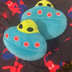 Aliens Pillows 