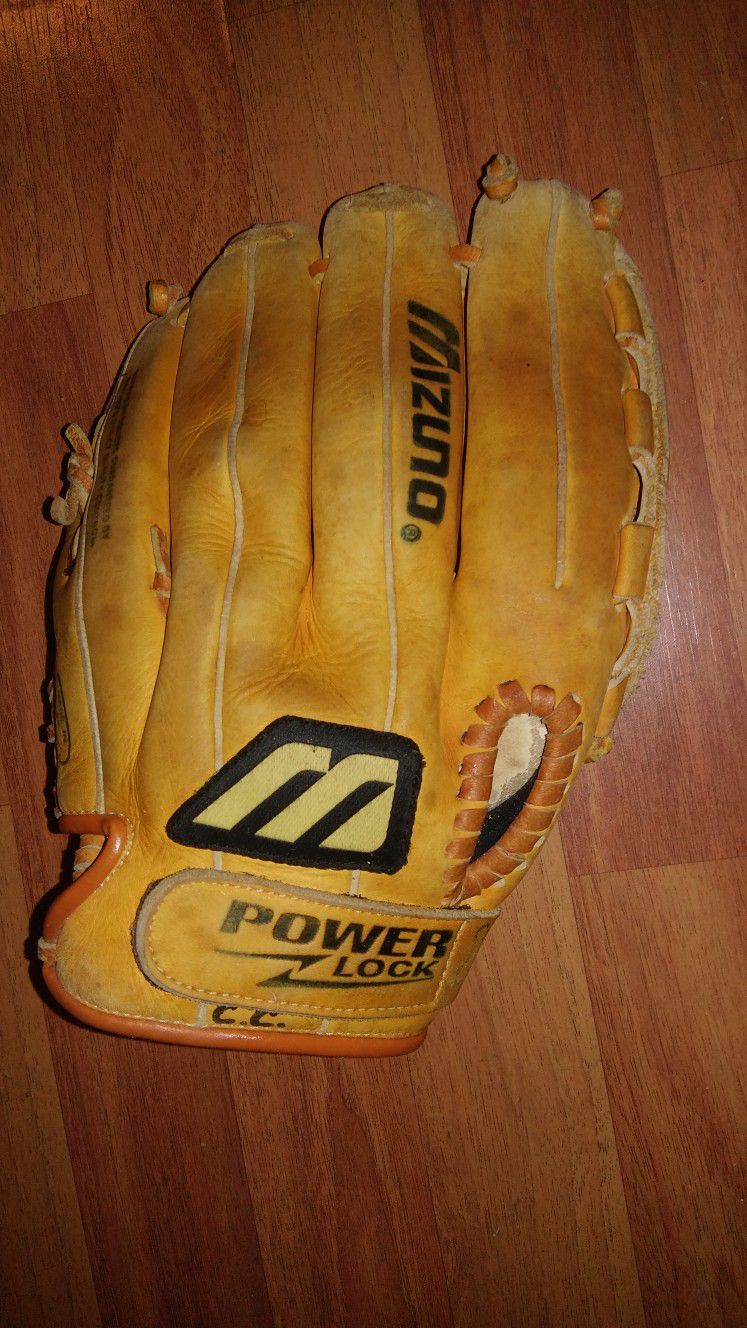 Mizuno  Baseball Glove