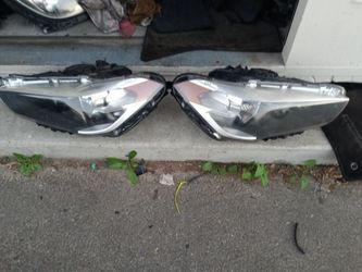 2016-2019 bmw X1 headlights with All the accessories.