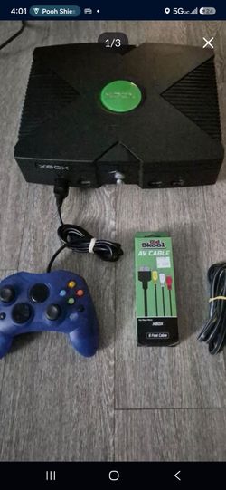 ORIGINAL O.G XBOX WORKS PERFECTLY, WITH BRAND NEW CONTROLLER, AND A/V CABLES AND POWER CORD