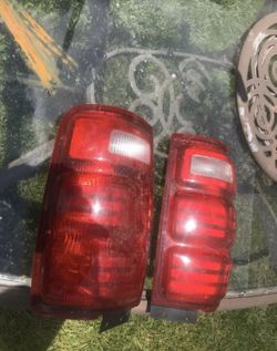 99-2000 TAIL LIGHT