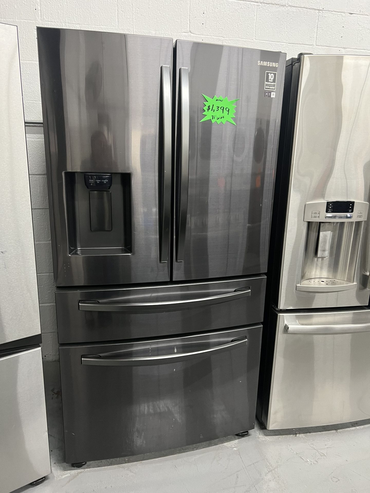 Samsung 36”wide French Door Dark Stainless Steel Refrigerador New Scratch And Dent 