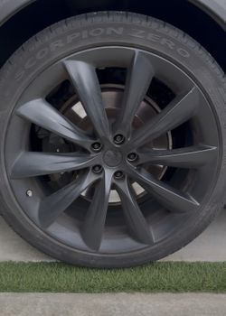 2022 Tesla X Plaid oem Wheels 22”