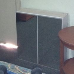 Nice Double Door Mirrored Medicine Cabinet. 23 inches wide x 25 inches tall x 6 inches deep