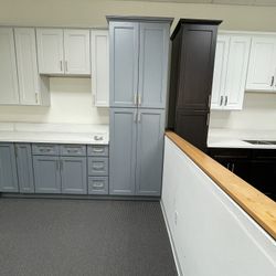 Kitchen Cabinets In Stock | Solid Wood Doors | Free Design | Same-Day Pickup