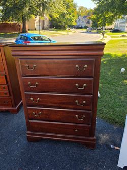 5-Drawer Dresser – Warm Brown Finish