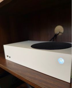 Xbox Series S 512GB – $350
