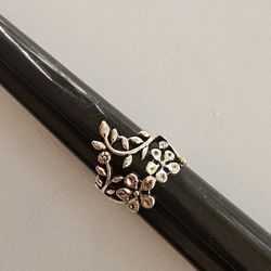 LADIES NEW SIZE 7 CLIMBING FLORAL TRENDY FASHION SILVER RING
