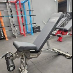 🔻 HEAVY DUTY COMMERCIAL GRADE SUPER SOLID  ADJUSTABLE BENCH THAT CAN INCLINE, DECLINE, FLAT AND MILITARY PRESS WITH WHEELS AND LEG PADS ( BRAND NEW )