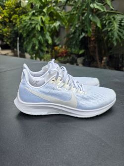 NIKE TENNIS SHOES