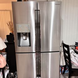 ⭐ Good Condition Refrigerator – Pickup Only – Negotiable