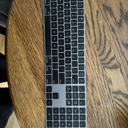 Apple Magic Keyboard with Numeric Keypad – Black, Bluetooth
