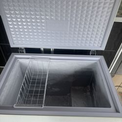 9 Ft.³ Deep Freezer