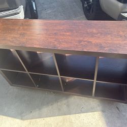 BONITO MUEBLE PARA SALA CON 8 ESTANTES COLOR CHERRY OSCURO USADO BUENA CONDICIÓN 