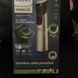 Phillips Norelco Multi Groom 7000 