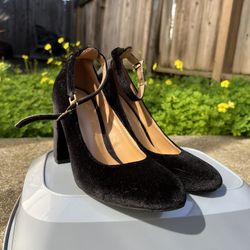 Closed Toe Black Velvet Chunky Heel