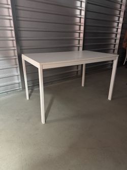 White Dinning Table