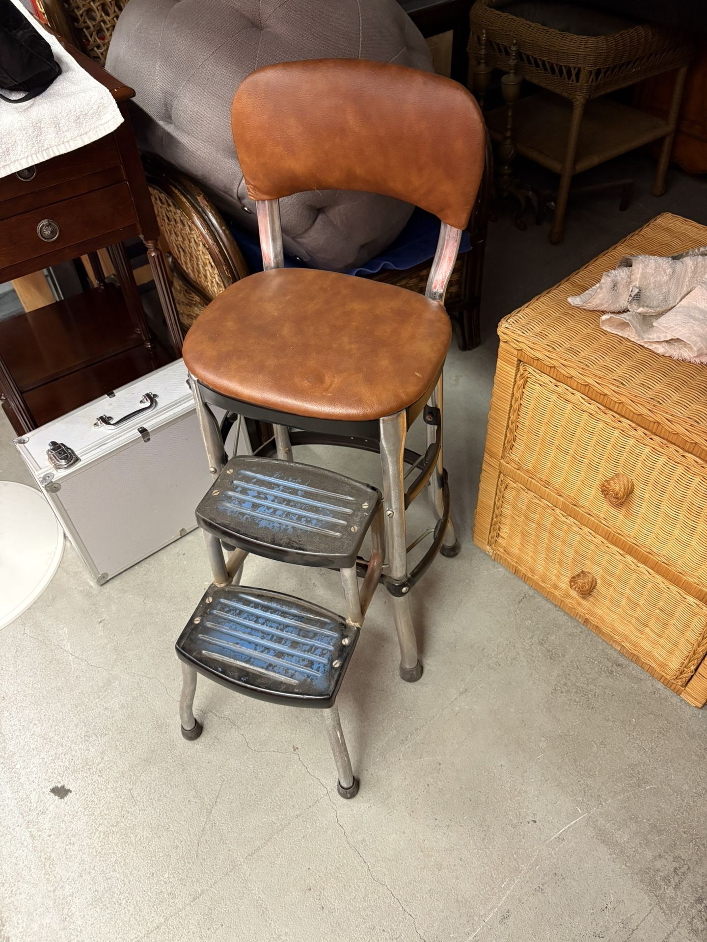 Vintage stepper/3 tiered step