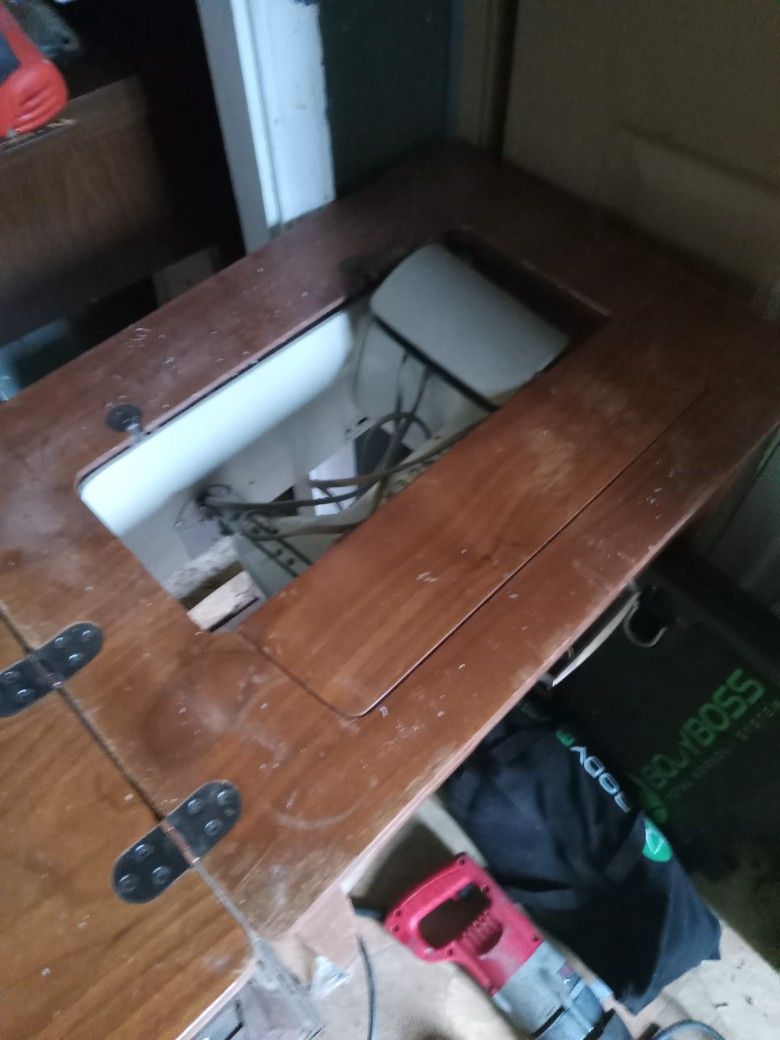 Singer Sewing Machine&table