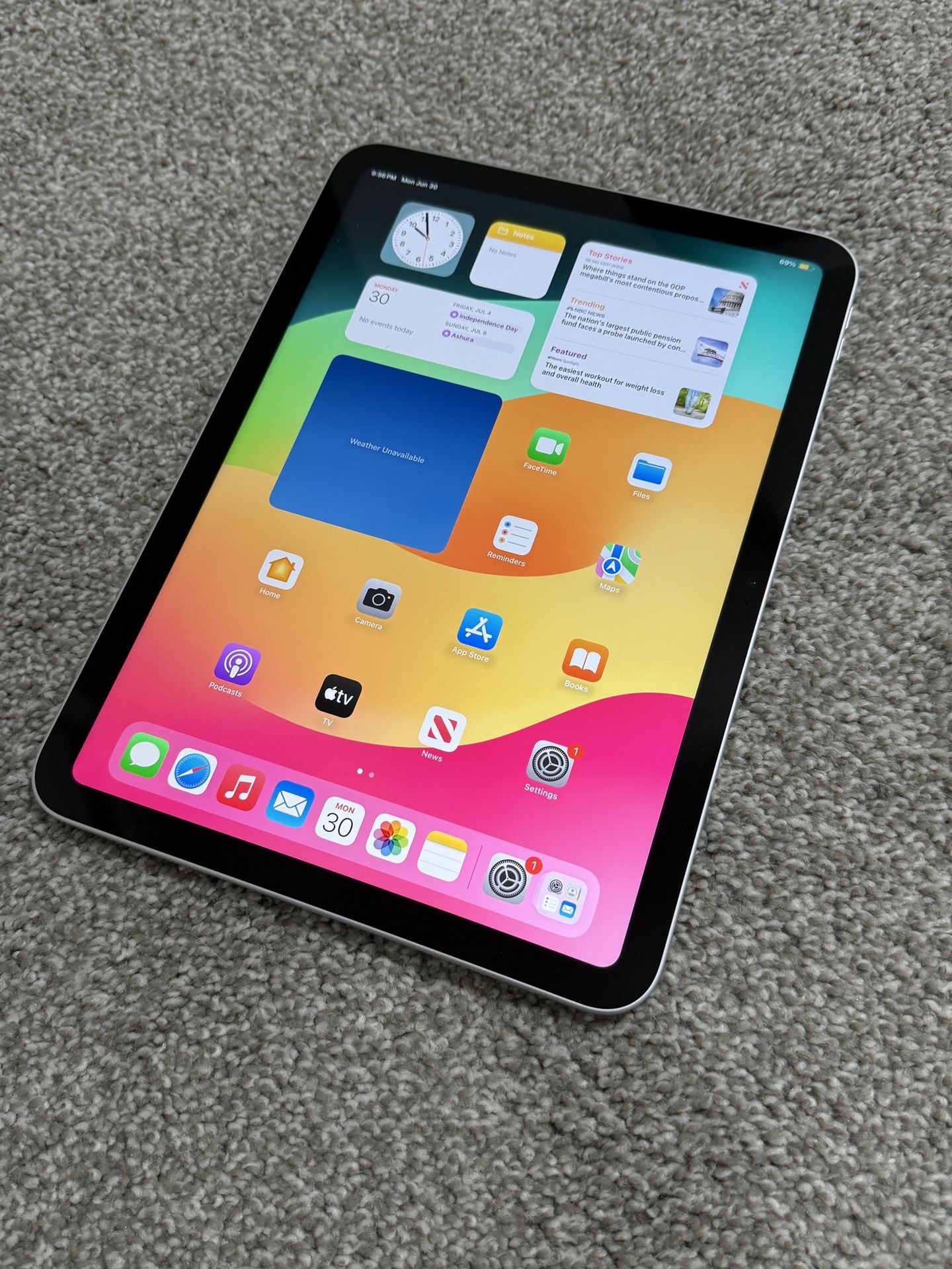 Apple iPad 10 Silver 64GB Wi-Fi + Charger 