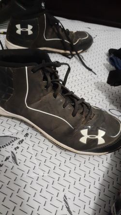 Baseball shoes