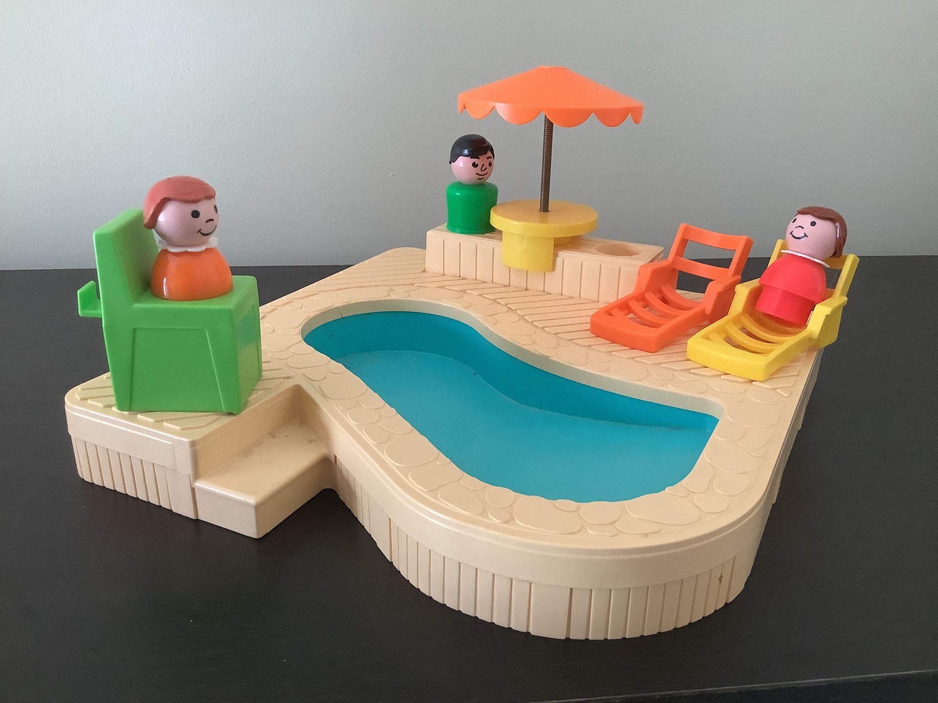 Vintage Fisher Price Swimming Pool With 3 Little People And Chairs And Umbrella