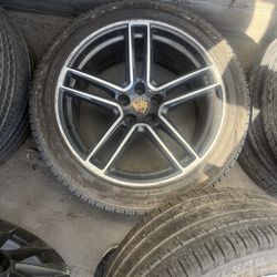 2020 Porsche Macan 20” Rim And Tire