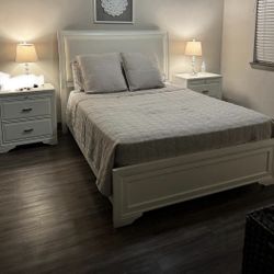 Queen Size Bed And Nightstands $400
