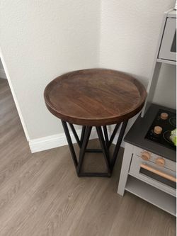 2 x nightstands / side tables